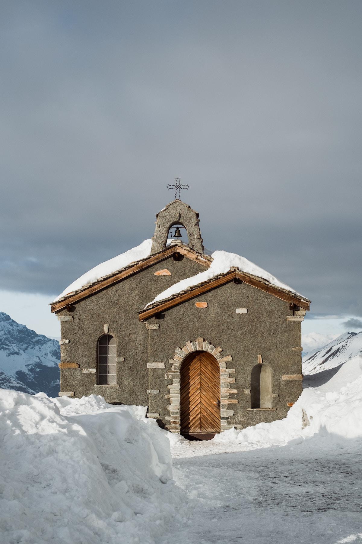 Chapel overlooking Oeschinensee surrounded by snow